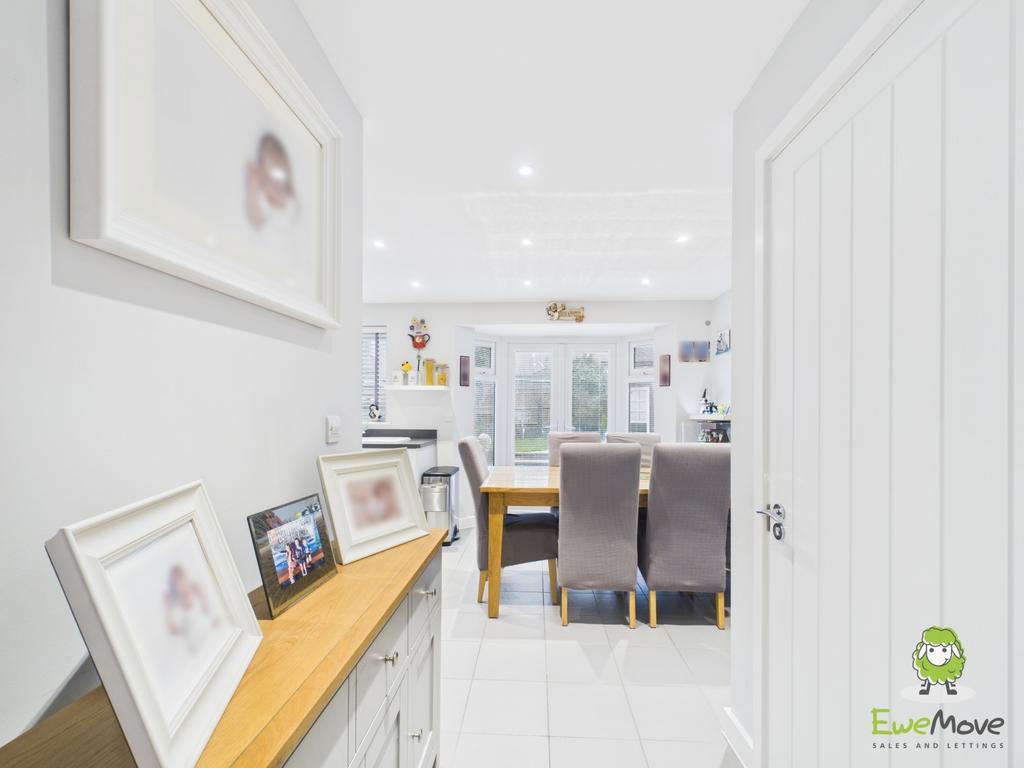 Ewe Move Estate Agents Basingstoke - Mansard Cresce