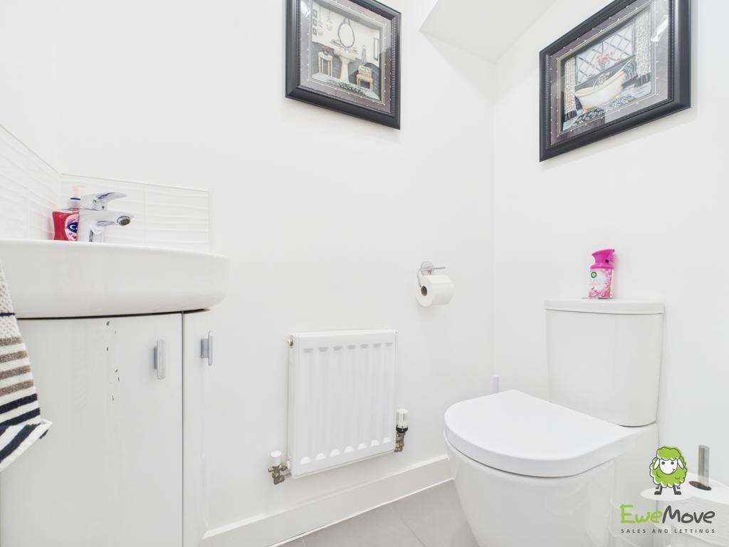 Ewe Move Estate Agents Basingstoke - Mansard Cresce