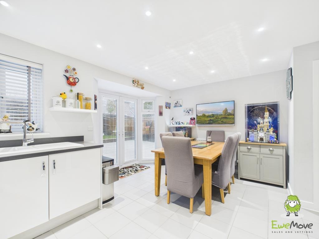 Ewe Move Estate Agents Basingstoke - Mansard Cresce
