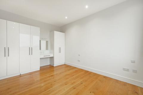 1 bedroom flat to rent, Park Avenue, Bushey, Hertfordshire, WD23