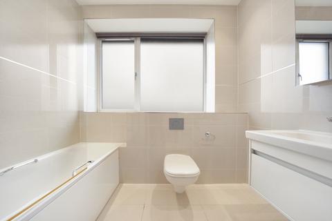 1 bedroom flat to rent, Park Avenue, Bushey, Hertfordshire, WD23