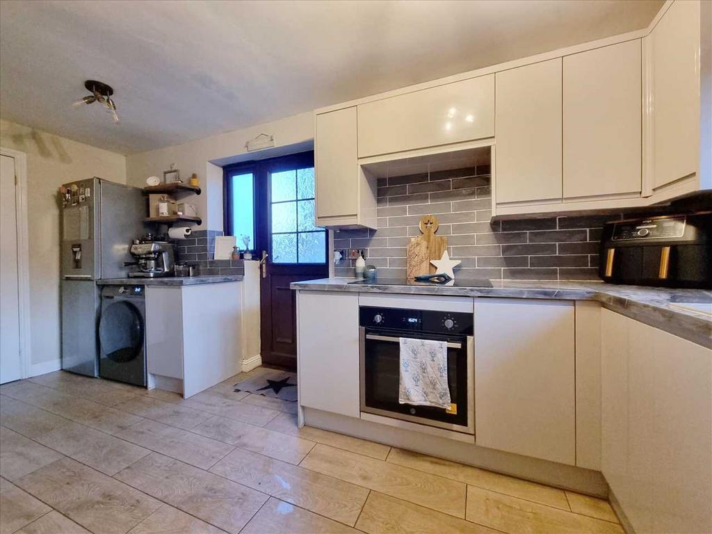 Kitchen: