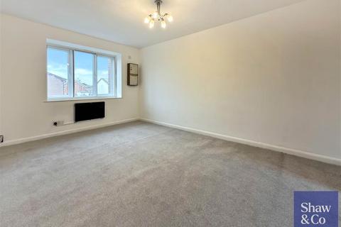 1 bedroom flat to rent, Raglan Close, Hounslow TW4