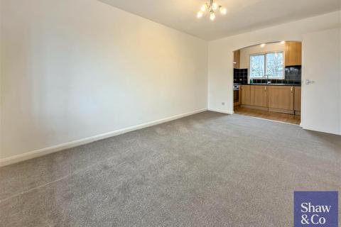 1 bedroom flat to rent, Raglan Close, Hounslow TW4