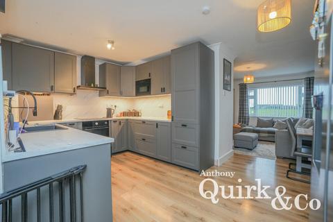 2 bedroom end of terrace house for sale, Haven Road, Canvey Island, SS8