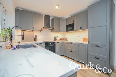 2 bedroom end of terrace house for sale, Haven Road, Canvey Island, SS8