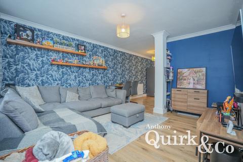 2 bedroom end of terrace house for sale, Haven Road, Canvey Island, SS8