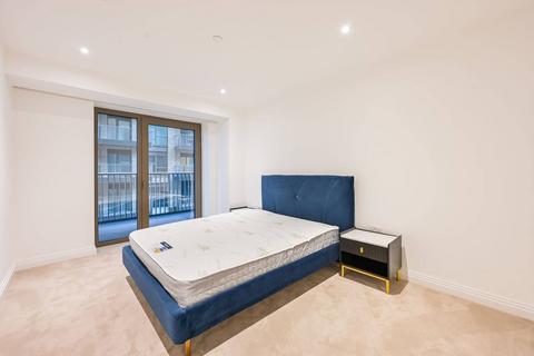 3 bedroom flat to rent, Halycon House, Docklands, London, E16