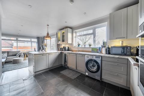 2 bedroom flat for sale, Ikona Court, Weybridge, Surrey, KT13