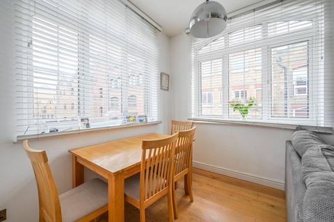 undefined, Narrow St, Limehouse, London, E14