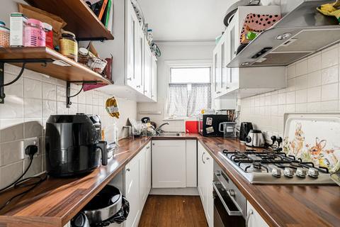 2 bedroom maisonette for sale, Windermere Road, Ealing, Northfields, W5