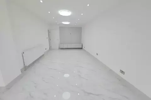 5 bedroom semi-detached house to rent, Gledwood Crescent, Hayes UB4