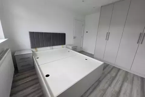 5 bedroom semi-detached house to rent, Gledwood Crescent, Hayes UB4