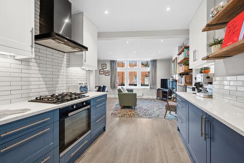 2 bedroom apartment for sale, Brighton Road, Surbiton KT6