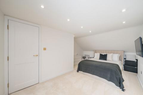 undefined, Fifth Cross Road, Twickenham TW2