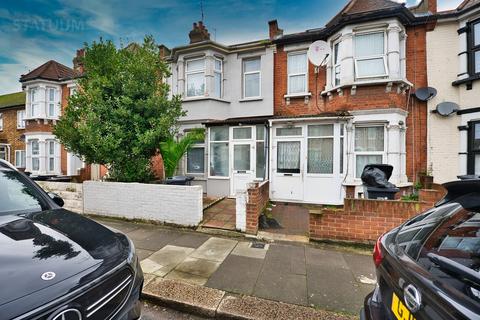 4 bedroom terraced house to rent, Britannia Road, Ilford, Essex, IG1