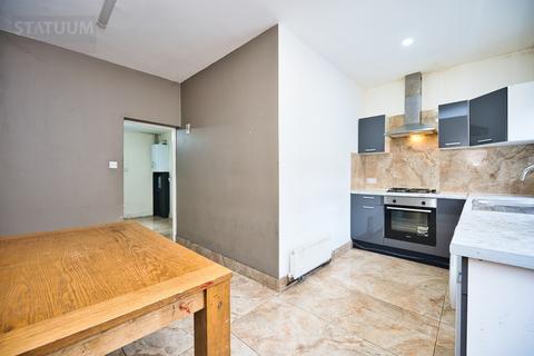 4 bedroom terraced house to rent, Britannia Road, Ilford, Essex, IG1