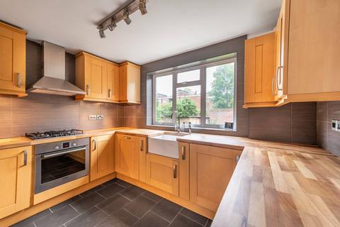 undefined, Mount Avenue, Ealing Broadway, London, W5