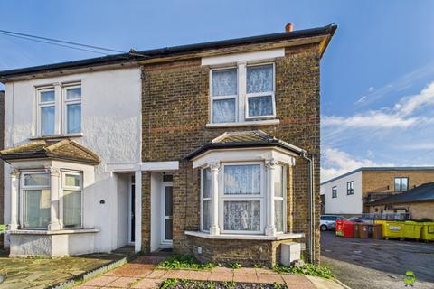 3 bedroom semi-detached house for sale - Sandford Road, Bexleyheath, Kent, DA7