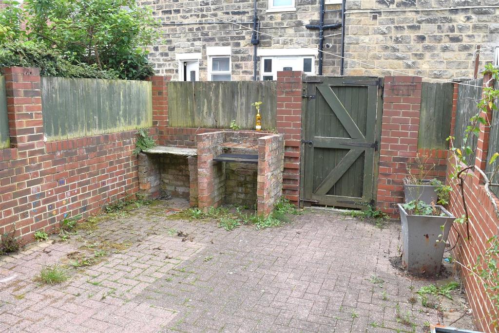 Enclosed rear courtyard