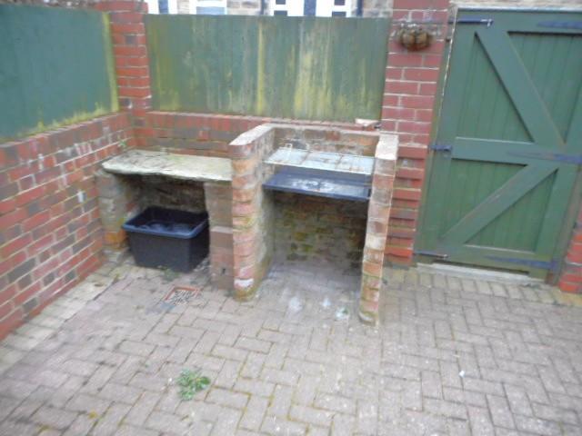Enclosed rear courtyard