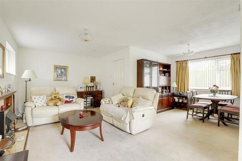 2 bedroom detached bungalow for sale, Fairham Close, Nottingham NG11
