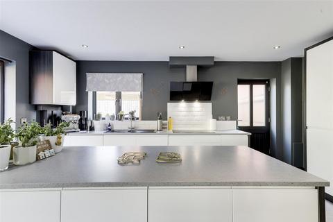 4 bedroom detached house for sale, West Manor Park, Nottingham NG14