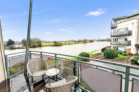 2 bedroom apartment to rent, Bridge Wharf, Chertsey KT16