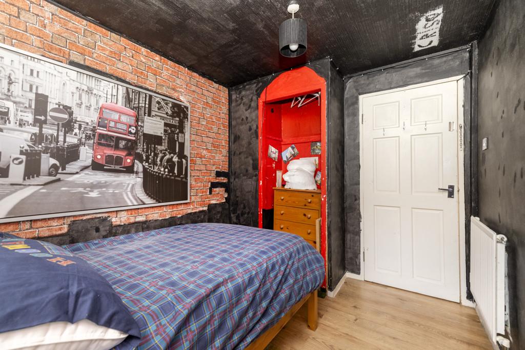 Bedroom of 10 (Flat 1) Oxgangs Avenue