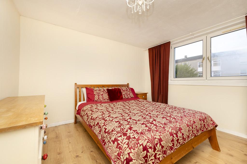 Double Bedroom of 10 (Flat 1) Oxgangs Avenue