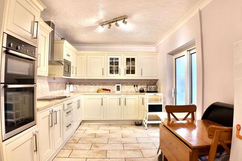undefined, Farm Close, Oakdale, NP12