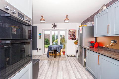 3 bedroom detached house for sale, Beauharrow Road, St. Leonards-On-Sea