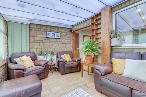 4 bedroom semi-detached house for sale, Abbots Road, Nottingham NG15