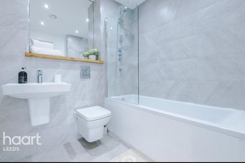 2 bedroom apartment for sale, York Road, LEEDS