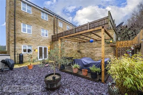 3 bedroom townhouse for sale, Park View, Holmfield, Halifax, West Yorkshire, HX2
