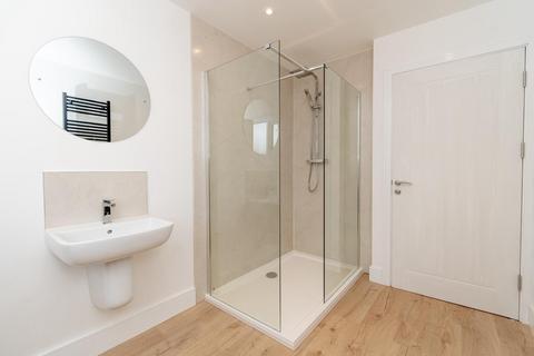6 bedroom semi-detached house to rent, Bellcote Drive, Moldgreen HD5