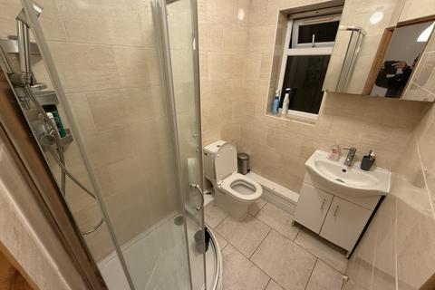 1 bedroom flat to rent - Beech Road, FELTHAM, Greater London, TW14