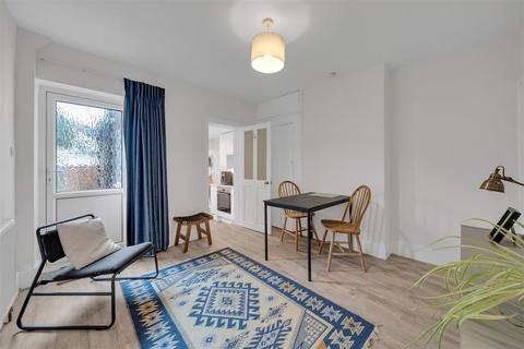 3 bedroom end of terrace house to rent, Aylesbury Road, Bromley