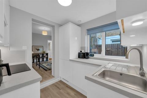 3 bedroom end of terrace house to rent, Aylesbury Road, Bromley