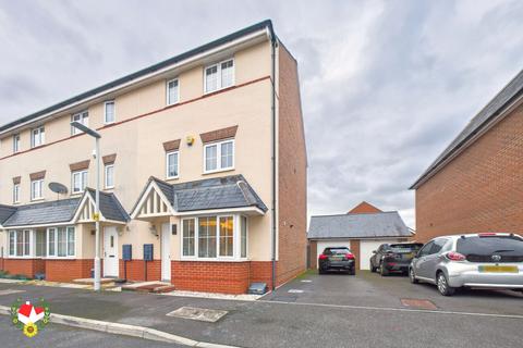 4 bedroom end of terrace house for sale, Diamond Jubilee Close, Gloucester, GL1