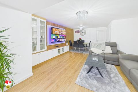 4 bedroom end of terrace house for sale, Diamond Jubilee Close, Gloucester, GL1