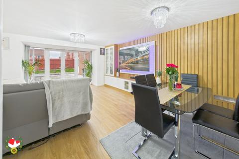 4 bedroom end of terrace house for sale, Diamond Jubilee Close, Gloucester, GL1