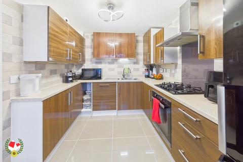 4 bedroom end of terrace house for sale, Diamond Jubilee Close, Gloucester, GL1