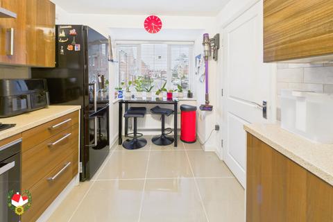 4 bedroom end of terrace house for sale, Diamond Jubilee Close, Gloucester, GL1