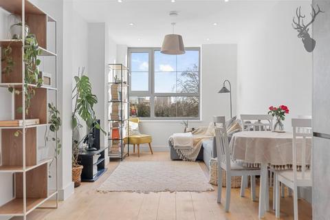 1 bedroom flat for sale, Kettle Yard, Bow