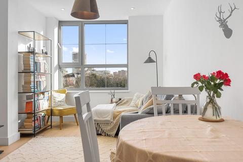 1 bedroom flat for sale, Kettle Yard, Bow