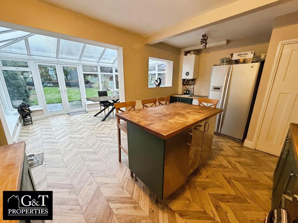 Open plan kitchen/conservatory