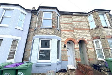 3 bedroom terraced house to rent, Walton Road, Folkestone CT19