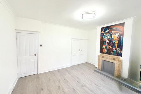 3 bedroom terraced house to rent, Walton Road, Folkestone CT19