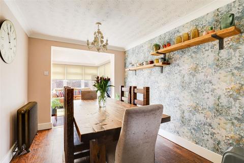 4 bedroom detached house for sale, Avonbridge Close, Nottingham NG5